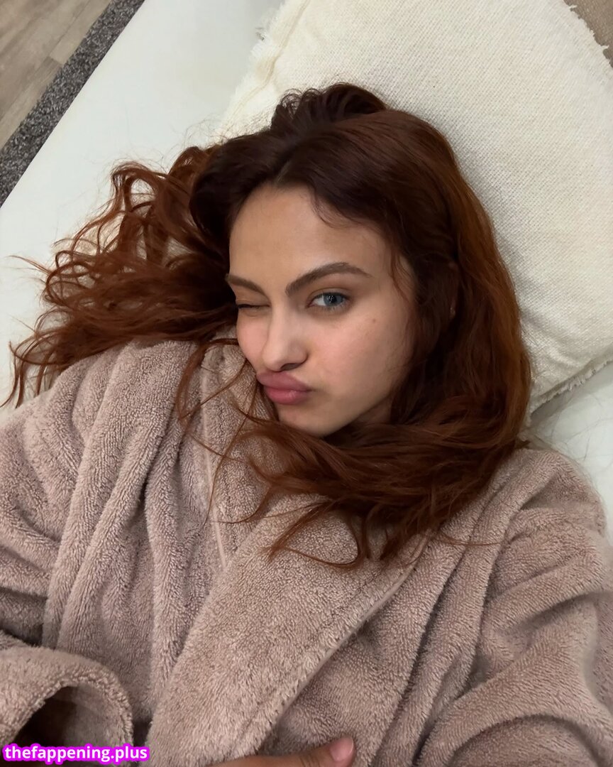 Camila Mendes