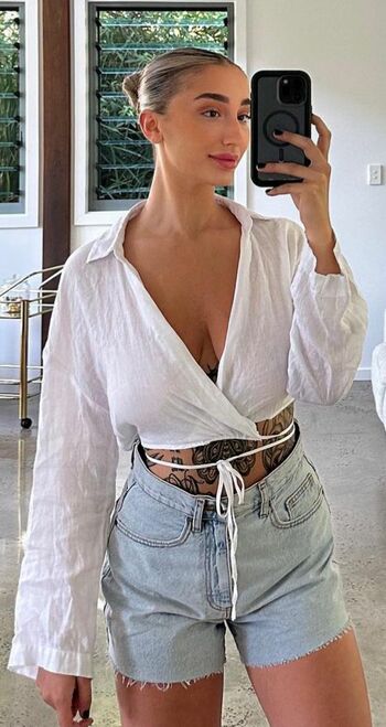 Carla Dior