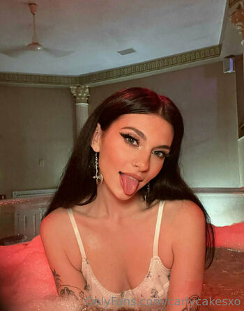 carlycakesxo