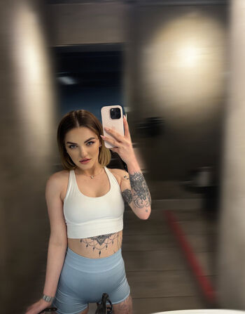 carlyonlycarly
