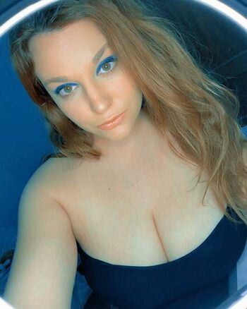 carmen_curvy
