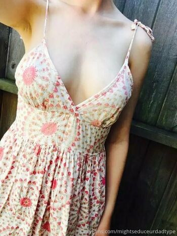 carolineblackxx