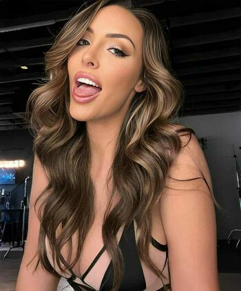 Cassie Lee