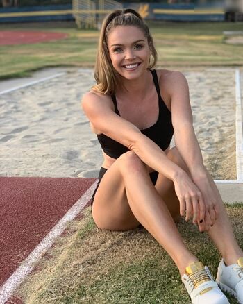 Chari Hawkins