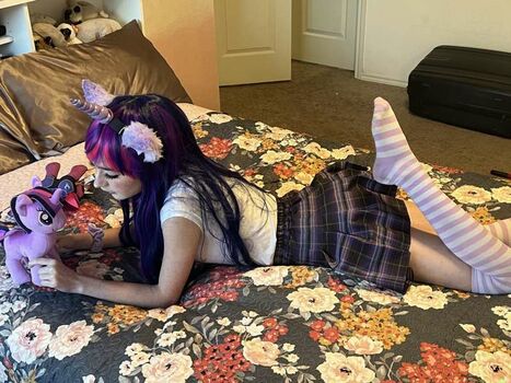 Cherriesandpeachesx