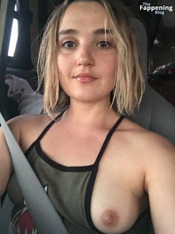 Chloe Fineman