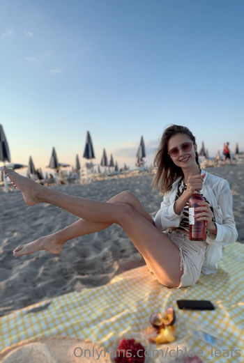 chloe_leafs