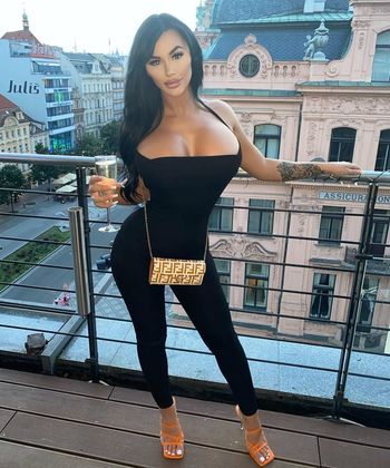 Chloe Love
