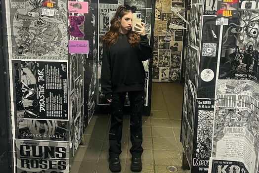 Chrissy Costanza