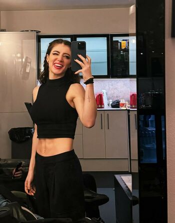 Chrissy Costanza
