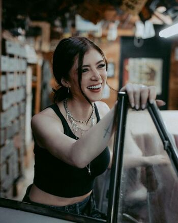 Chrissy Costanza