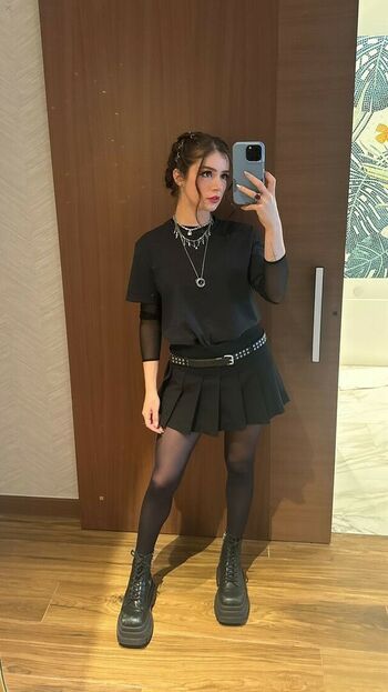 Chrissy Costanza