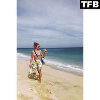 Christine Lakin