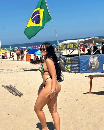 Cinthia Cruz