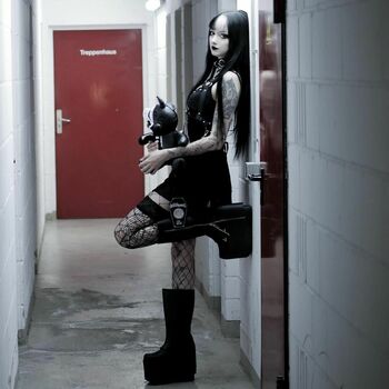 CreepyCassy