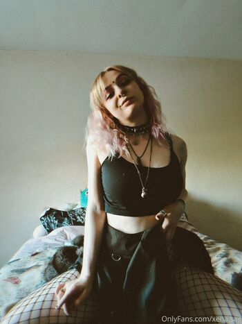 crybaby.labia