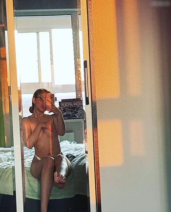 curly_decency