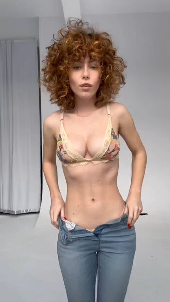 curlywiktoria