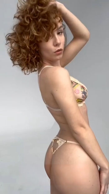 curlywiktoria