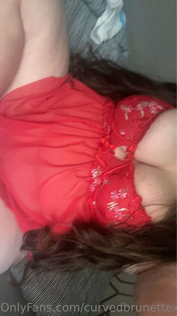 curvedbrunettexx