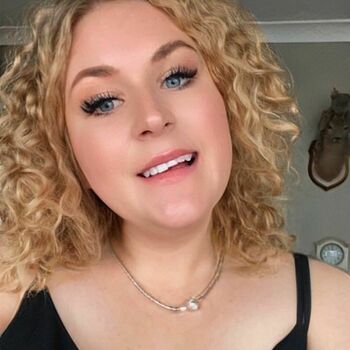 Curvy Abbii