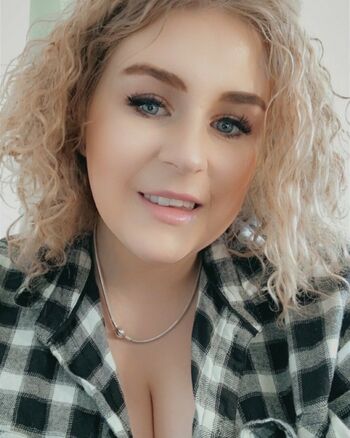 Curvy Abbii