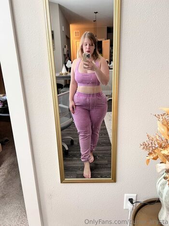 Curvy_Krysta