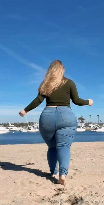 Curvy_Krysta