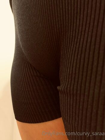 curvy_saraa