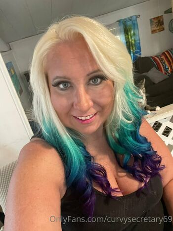 curvysecretary69