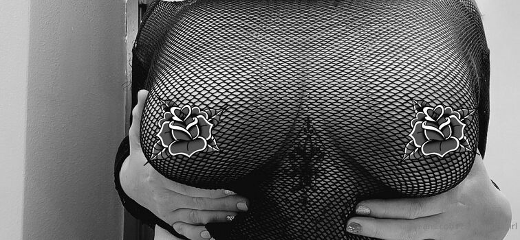 curvyweirdgirl