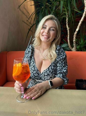 dakota_hot7