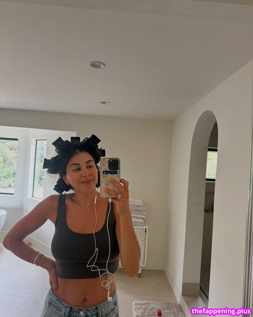Daniella Monet