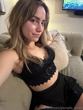 danielle_raven