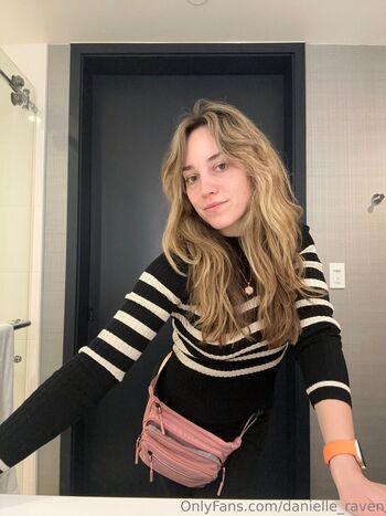 danielle_raven