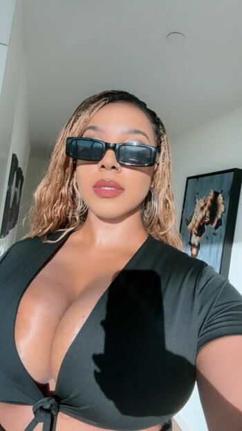 Dee Shanell