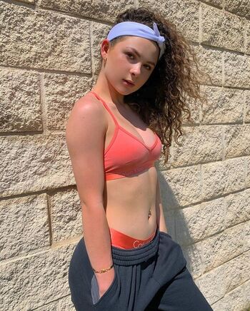 Desirae Elizabeth