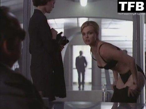 Dina Meyer