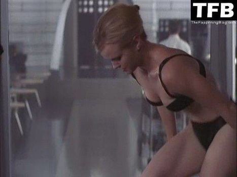 Dina Meyer