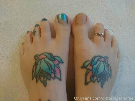 ditteslegsandfeet