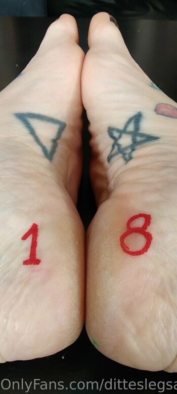 ditteslegsandfeet