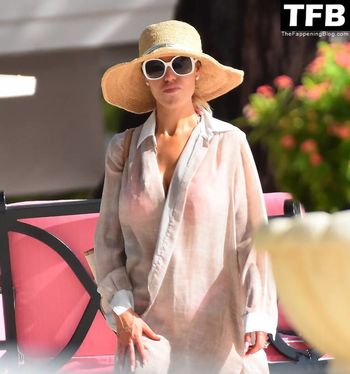 Dorit Kemsley