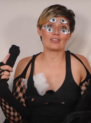 Dr Lindsey Doe