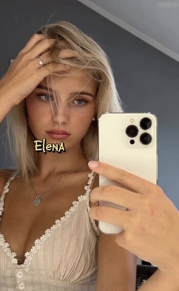 Elena Zoe