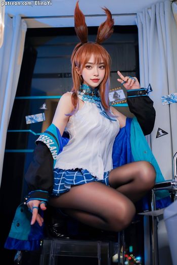 Elina Yi