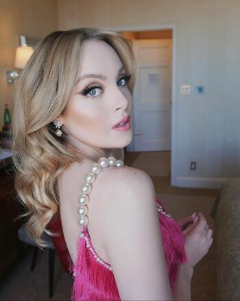 Elizabeth Gillies