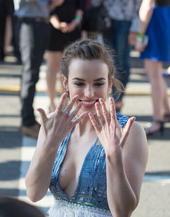 Elizabeth Henstridge