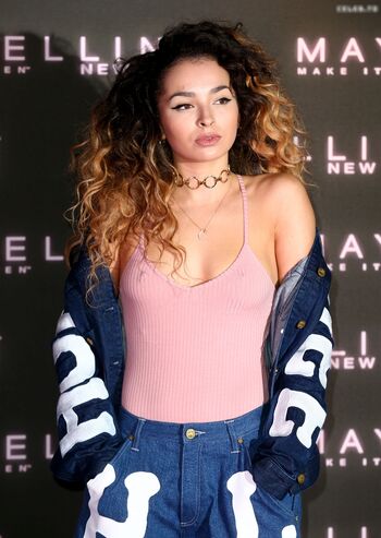 Ella Eyre