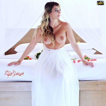 Elle Dawe