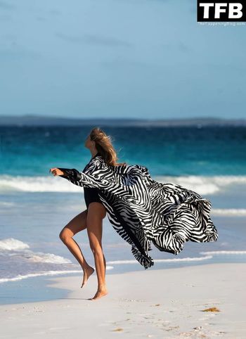 Elle MacPherson